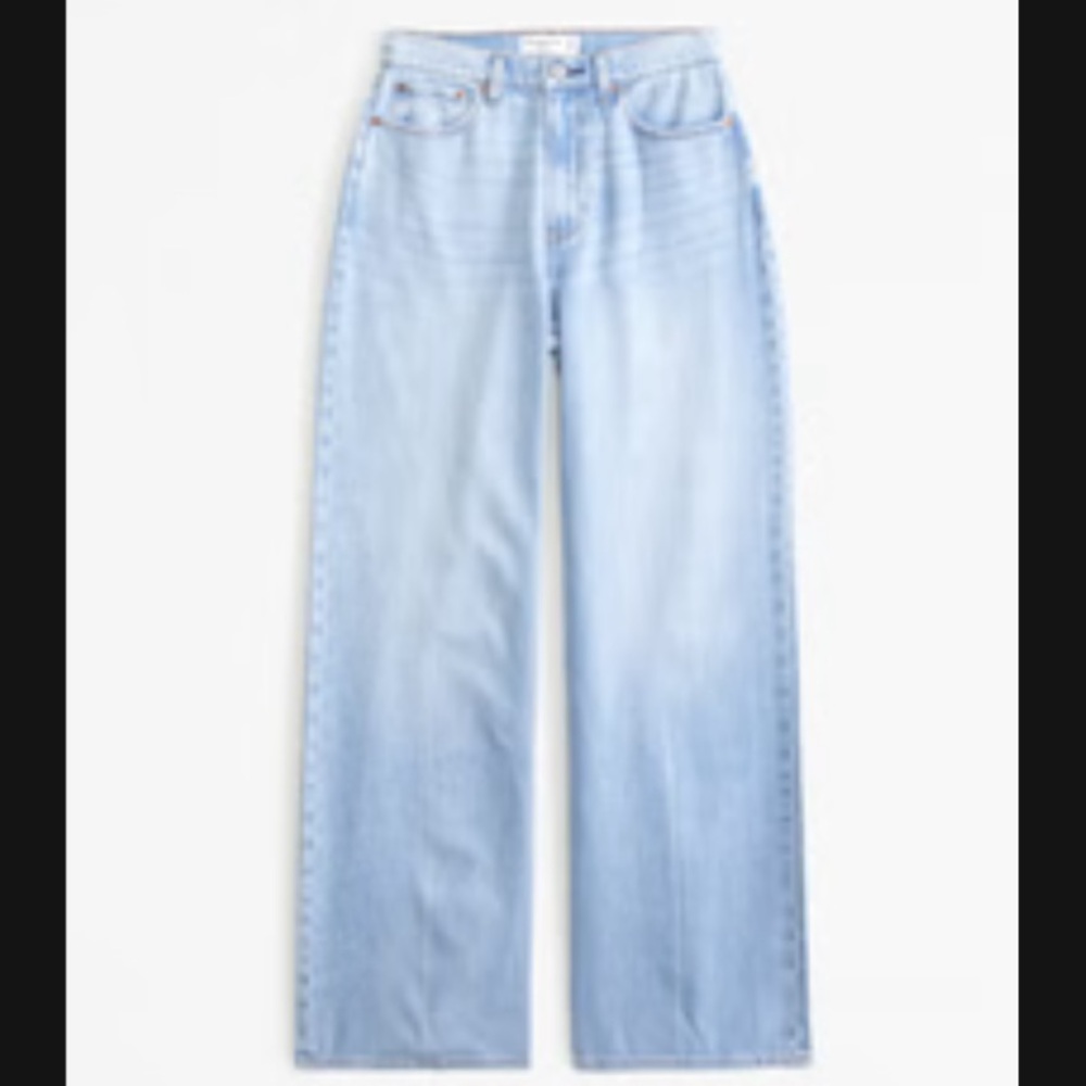 Abercrombie Curve Love NWOT Light Wash Women’s Wide-Leg Jeans